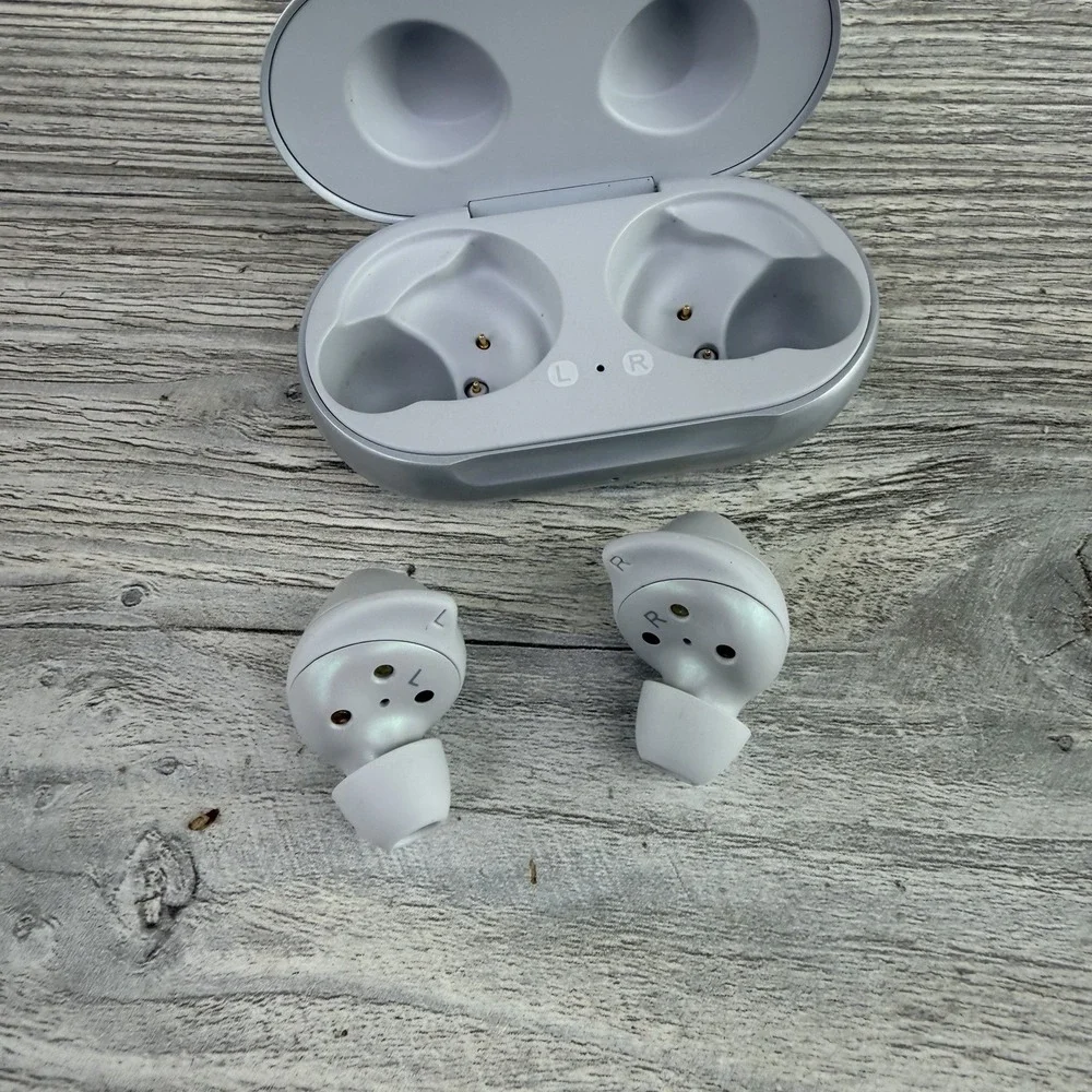 Samsung Galaxy Buds R170 Silver Wireless Bluetooth Earbuds Tested Working